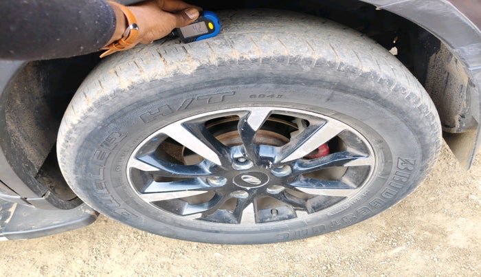 2015 Mahindra XUV500 W10, Diesel, Manual, 1,41,110 km, tyre