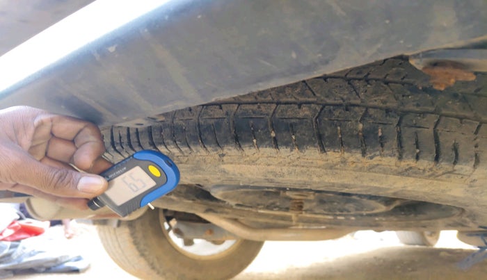 2015 Mahindra XUV500 W10, Diesel, Manual, 1,41,110 km, tyre