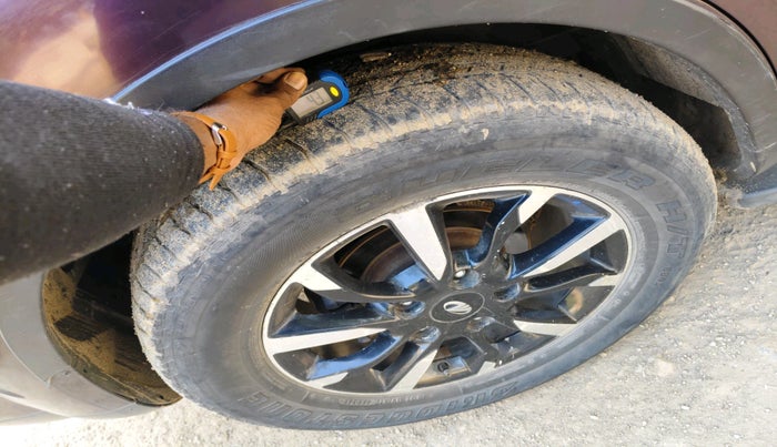 2015 Mahindra XUV500 W10, Diesel, Manual, 1,41,110 km, tyre