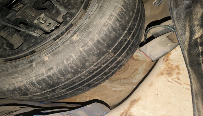 2018 Maruti Vitara Brezza ZDI, Diesel, Manual, 1,32,088 km, tyre