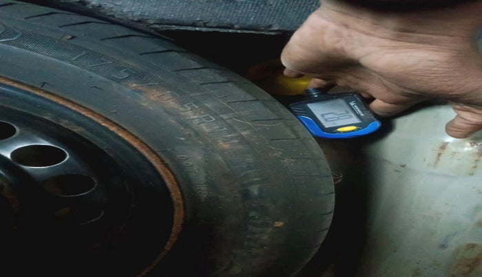 2014 Honda Amaze 1.5L I-DTEC VX, Diesel, Manual, 2,03,556 km, tyre