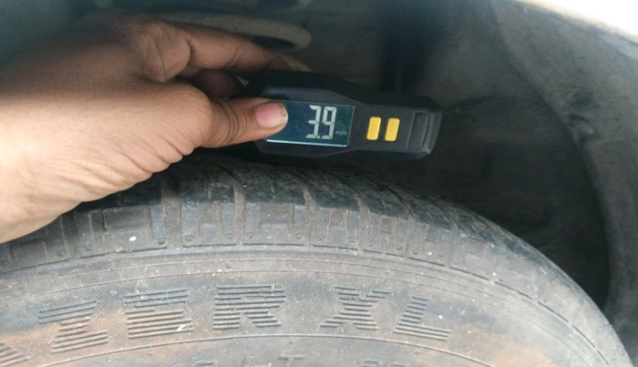 2011 Hyundai Accent GLE, Petrol, Manual, 1,85,096 km, tyre