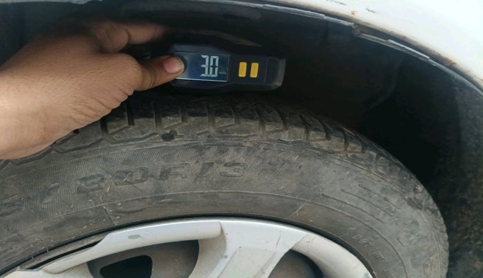 2011 Hyundai Accent GLE, Petrol, Manual, 1,85,096 km, tyre