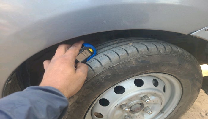 2013 Hyundai Eon ERA + LPG, Petrol, Manual, 1,41,416 km, tyre