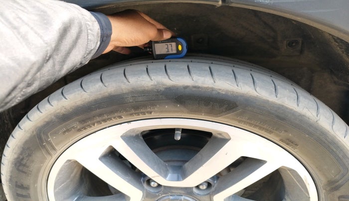 2017 Tata Hexa XTA 4X2 7 STR, Diesel, Automatic, 1,68,751 km, tyre