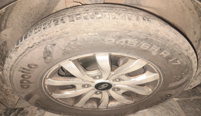 2016 Mahindra XUV500 W10 AT 1.99, Diesel, Automatic, 1,44,986 km, tyre