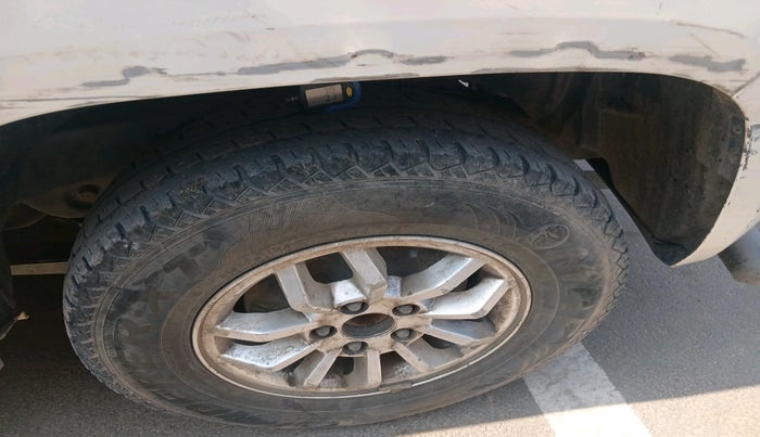 2016 Mahindra TUV300 T8, Diesel, Manual, 1,43,635 km, tyre