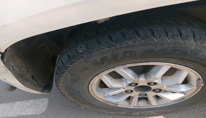 2016 Mahindra TUV300 T8, Diesel, Manual, 1,43,635 km, tyre