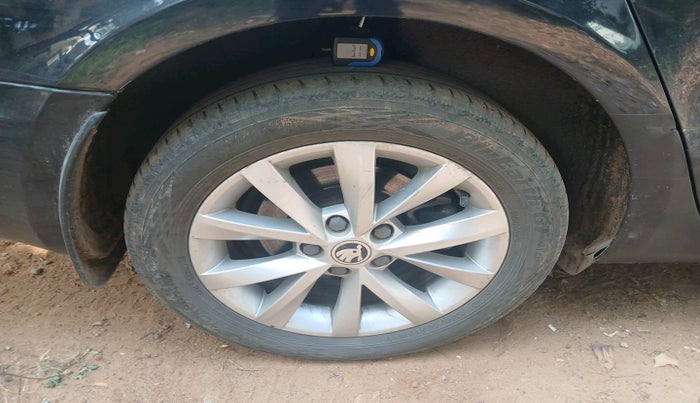 2012 Skoda Superb ELEGANCE 2.0 TDI CR AT, Diesel, Automatic, 1,82,320 km, tyre