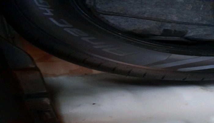 2019 Hyundai VENUE SX(O) 1.4 CRDI, Diesel, Manual, 1,32,531 km, tyre