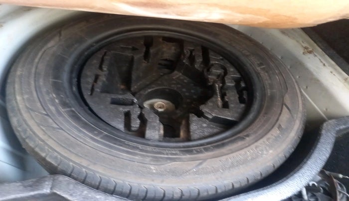 2015 Skoda Rapid AMBITION 1.5 TDI, Diesel, Manual, 91,700 km, tyre