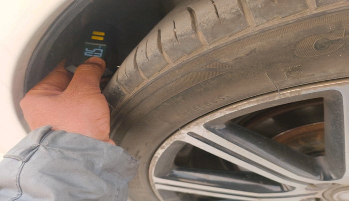 2015 Volvo S60 D5, Diesel, Automatic, 82,346 km, tyre