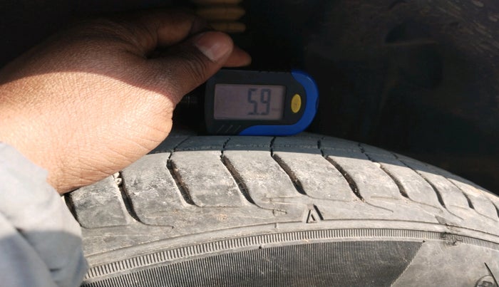 2015 Maruti Ciaz VXI+, Petrol, Manual, 74,744 km, tyre