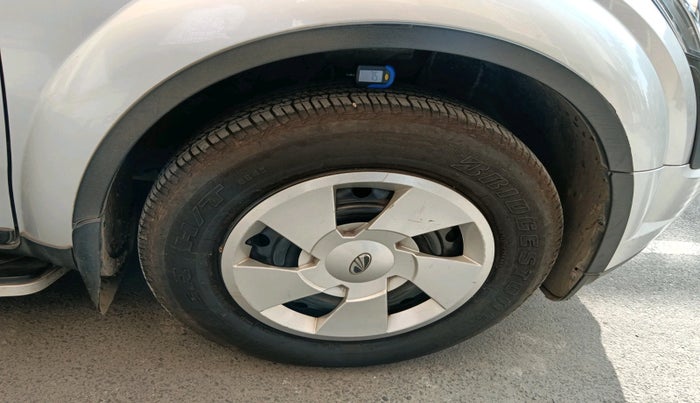 2015 Mahindra XUV500 W6, Diesel, Manual, 74,001 km, tyre