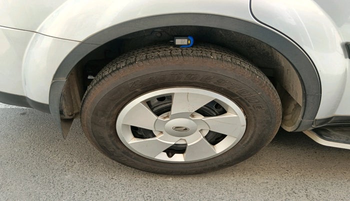 2015 Mahindra XUV500 W6, Diesel, Manual, 74,001 km, tyre