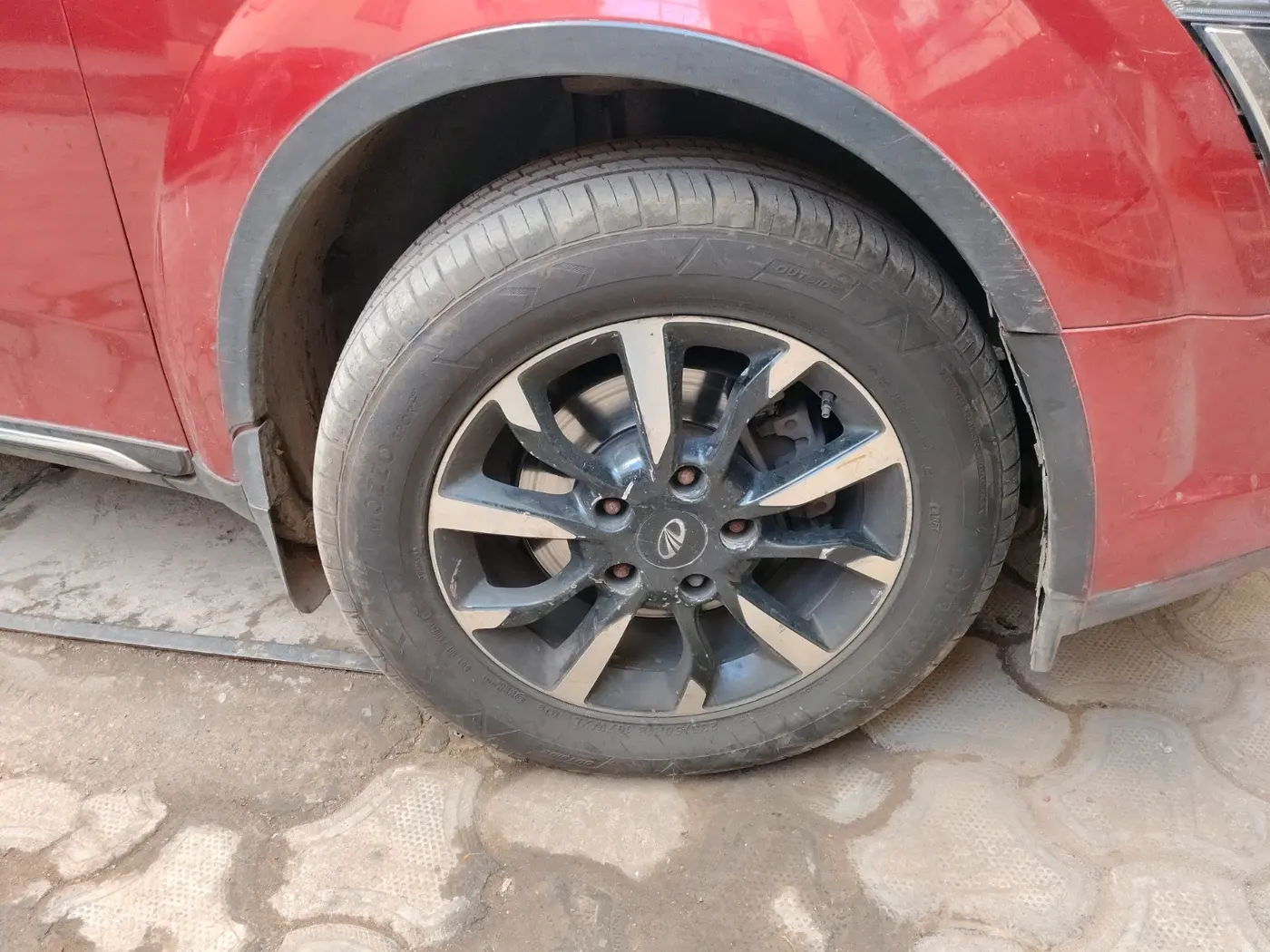 2018 Mahindra XUV500 W11, Diesel, Manual, 78,000 km, tyre