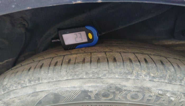 2011 Hyundai Verna FLUIDIC 1.6 VTVT SX, Petrol, Manual, 74,777 km, tyre