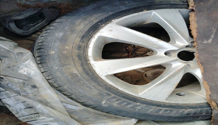 2011 Hyundai Verna FLUIDIC 1.6 VTVT SX, Petrol, Manual, 74,777 km, tyre