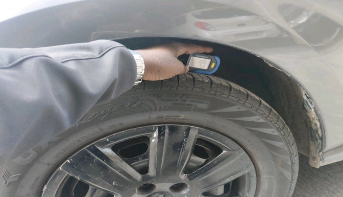 2011 Volkswagen Polo COMFORTLINE 1.2L PETROL, Petrol, Manual, 1,02,222 km, tyre