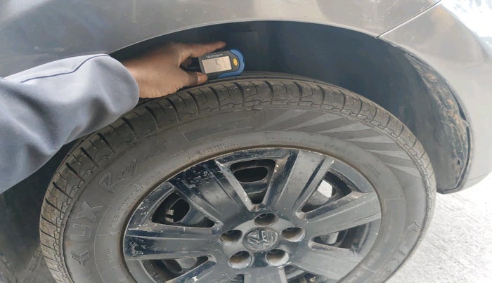 2011 Volkswagen Polo COMFORTLINE 1.2L PETROL, Petrol, Manual, 1,02,222 km, tyre