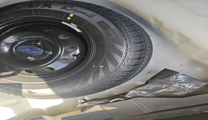 2023 Maruti Dzire VXI, Petrol, Manual, 14,992 km, tyre