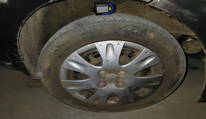 2017 Honda Amaze 1.2L I-VTEC S, Petrol, Manual, 1,94,002 km, tyre