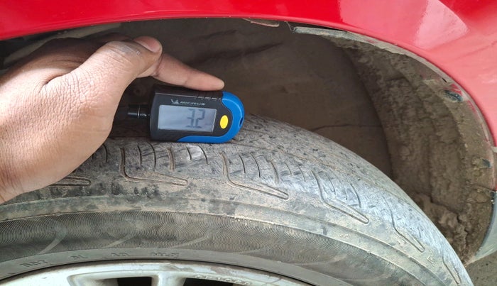 2015 Maruti Swift ZXI, Petrol, Manual, 1,04,357 km, tyre