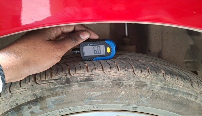 2015 Maruti Swift ZXI, Petrol, Manual, 1,04,357 km, tyre