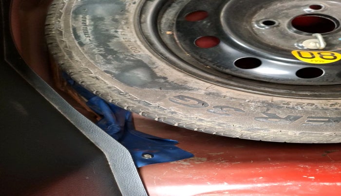 2015 Maruti Swift ZXI, Petrol, Manual, 1,04,357 km, tyre