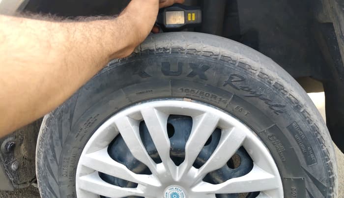 2022 Maruti Dzire VXI CNG, CNG, Manual, 49,500 km, tyre