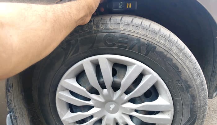 2022 Maruti Dzire VXI CNG, CNG, Manual, 49,500 km, tyre