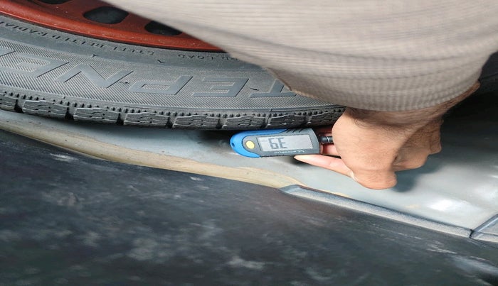 2021 Nissan MAGNITE XV AMT, Petrol, Automatic, 1,00,523 km, tyre