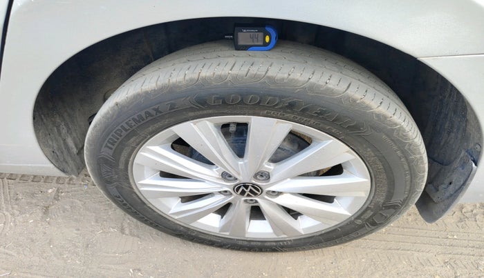 2022 Volkswagen VIRTUS HIGHLINE TSI 1.0 MT, Petrol, Manual, 42,256 km, tyre