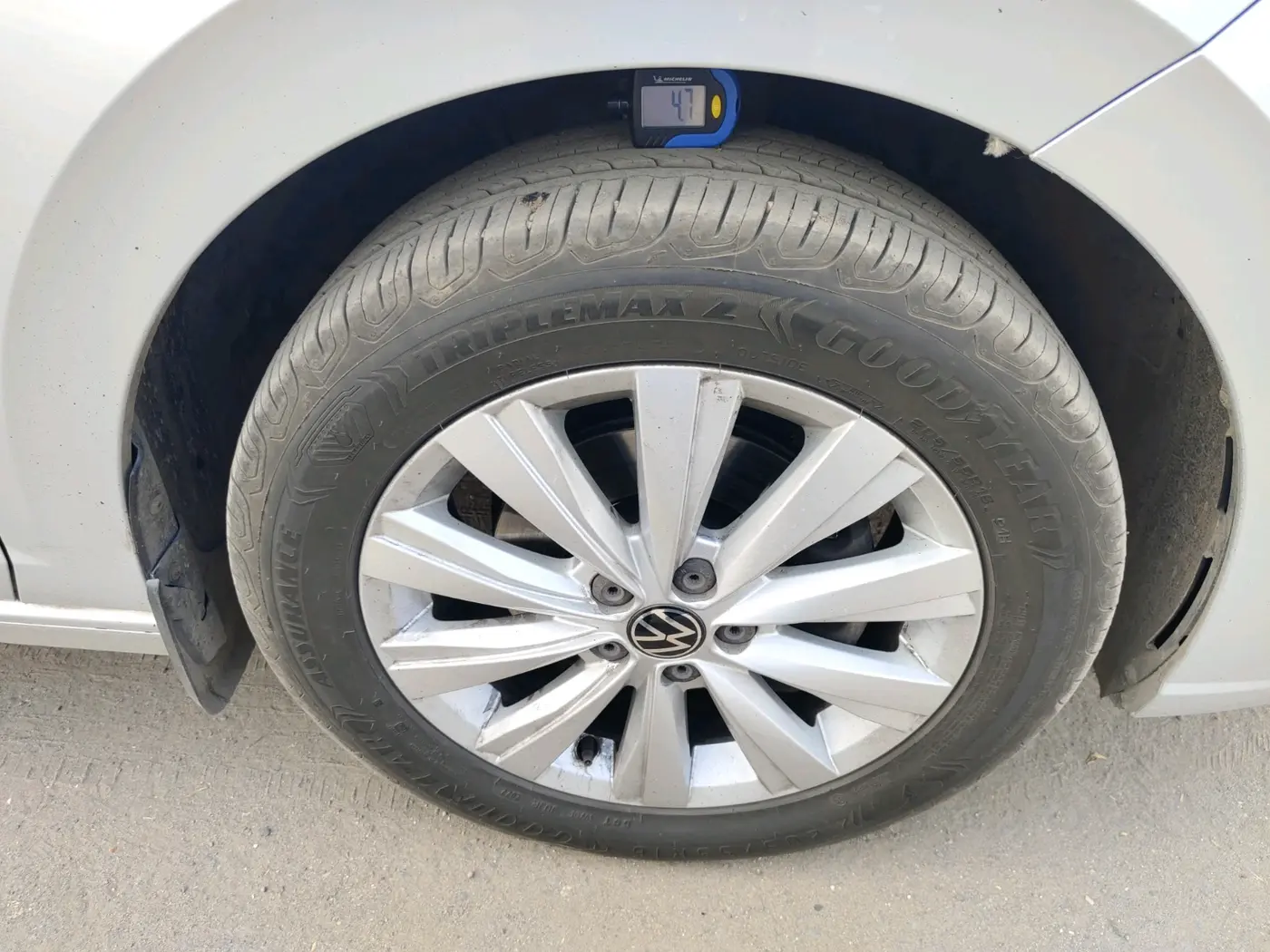 2022 Volkswagen VIRTUS HIGHLINE TSI 1.0 MT, Petrol, Manual, 42,256 km, tyre