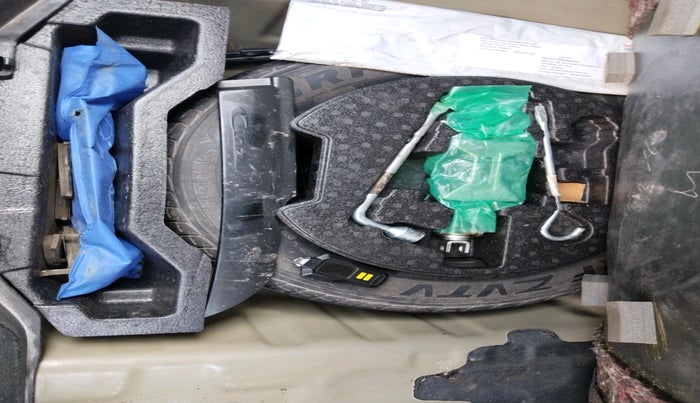 2016 Maruti Ciaz ZXI+, Petrol, Manual, 95,831 km, tyre