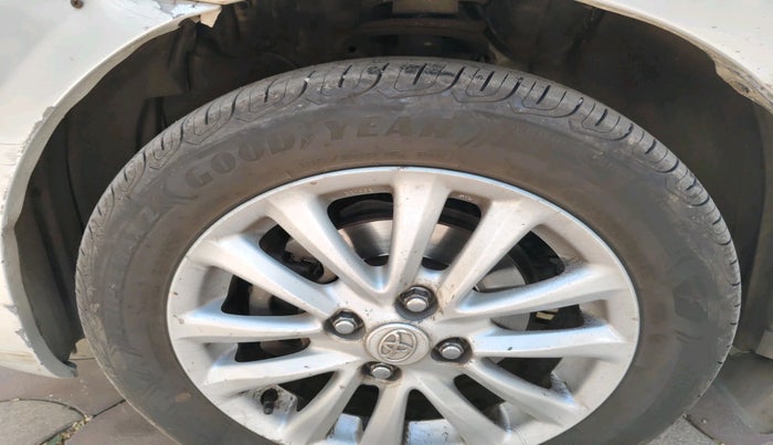 2011 Toyota Etios Liva V, Petrol, Manual, 99,729 km, tyre