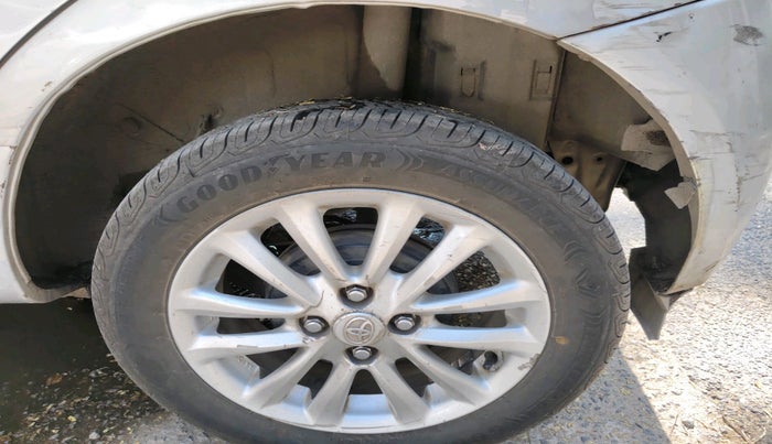 2011 Toyota Etios Liva V, Petrol, Manual, 99,729 km, tyre