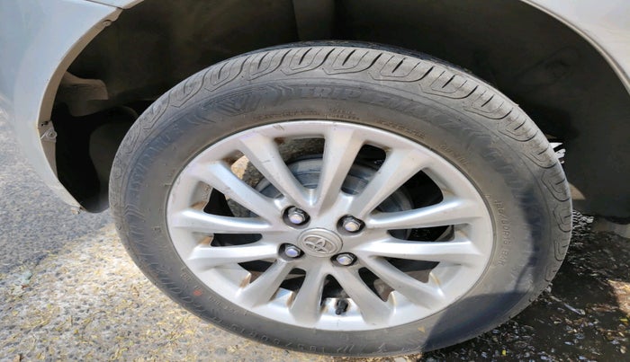 2011 Toyota Etios Liva V, Petrol, Manual, 99,729 km, tyre