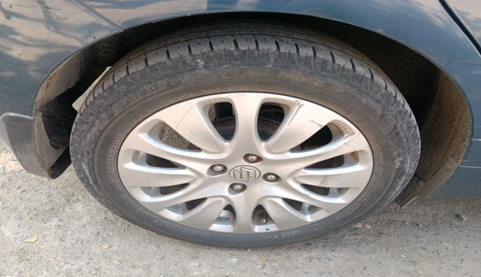 2015 Maruti Baleno ALPHA DIESEL 1.3, Diesel, Manual, 2,55,720 km, tyre