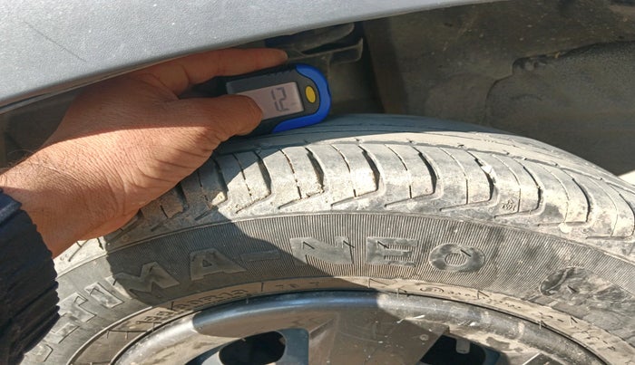 2017 Renault Kwid RXT 1.0, Petrol, Manual, 1,25,029 km, tyre