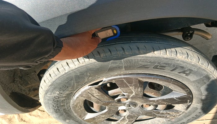 2017 Renault Kwid RXT 1.0, Petrol, Manual, 1,25,029 km, tyre