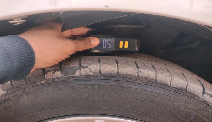 2013 Nissan Sunny XE, Petrol, Manual, 1,36,572 km, tyre