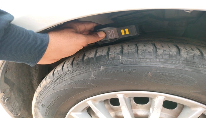 2013 Nissan Sunny XE, Petrol, Manual, 1,36,572 km, tyre