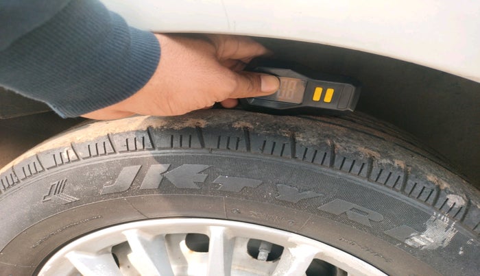 2013 Nissan Sunny XE, Petrol, Manual, 1,36,572 km, tyre