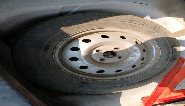 2015 Maruti Swift Dzire VDI, Diesel, Manual, 1,79,923 km, tyre