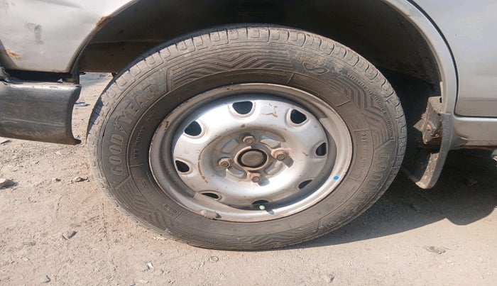 2011 Maruti Eeco 7 STR, Petrol, Manual, 1,22,226 km, tyre