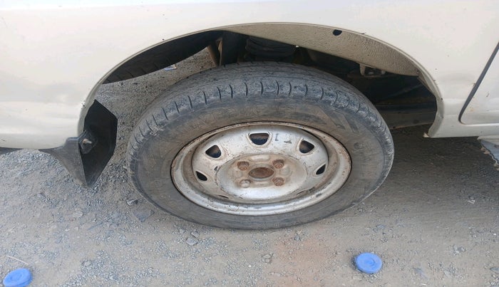 2011 Maruti Eeco 7 STR, Petrol, Manual, 1,22,226 km, tyre