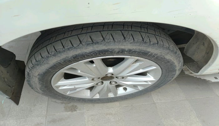 2019 Toyota Innova Crysta 2.4 ZX 7 STR, Diesel, Manual, 2,14,074 km, tyre