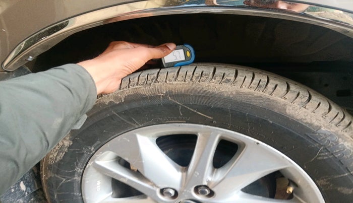 2018 Toyota Innova Crysta 2.4 GX 8 STR, Diesel, Manual, 2,16,821 km, tyre