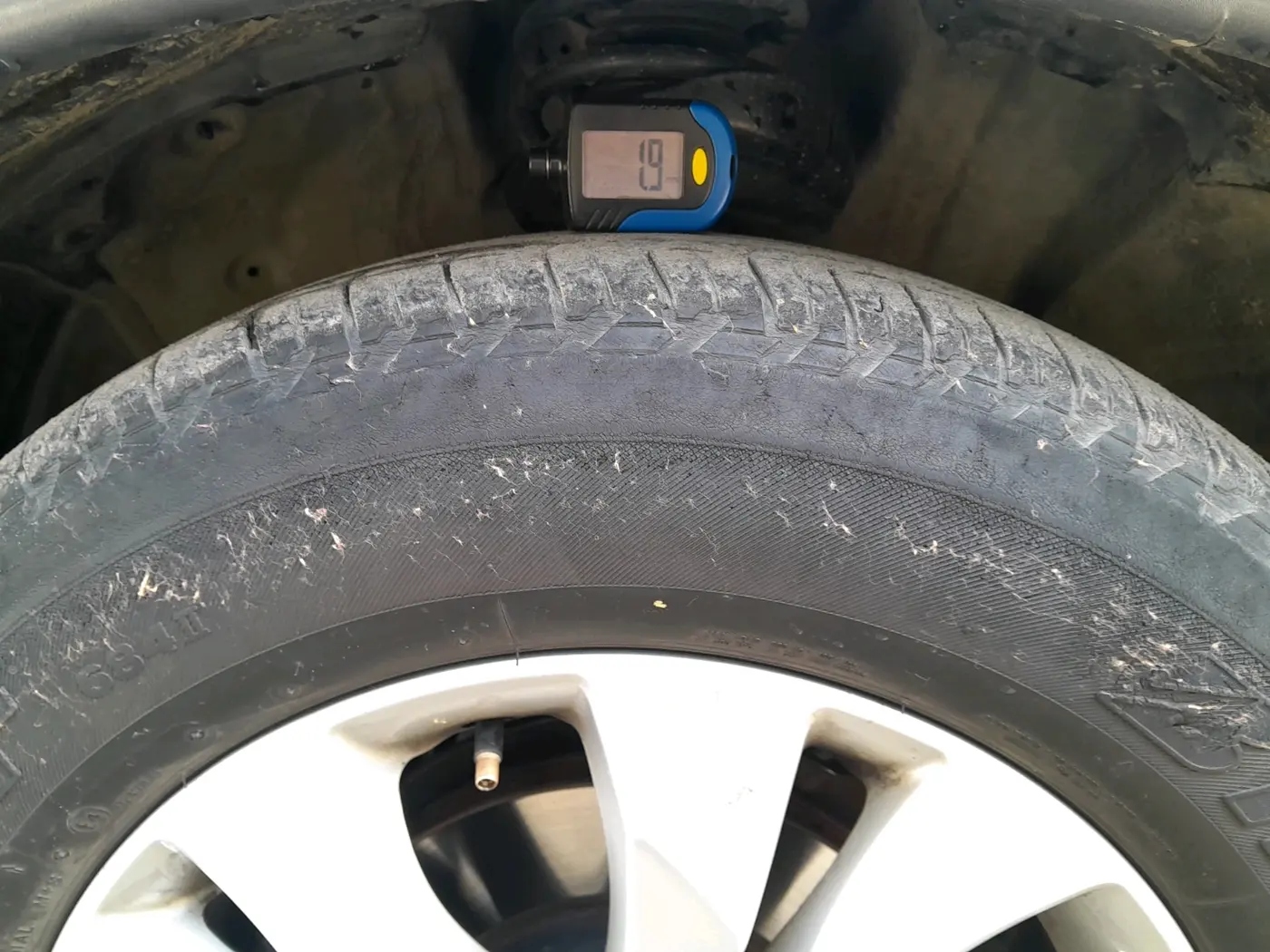 2015 Honda CRV 2.0L I-VTEC 2WD AT, Petrol, Automatic, 1,69,770 km, tyre